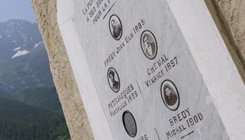 Lapide nei pressi della chiesa di San Michele La Chiesa di San Michele