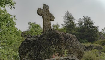 La croce in pietra nel villaggio di La Bouyoz La croce della peste